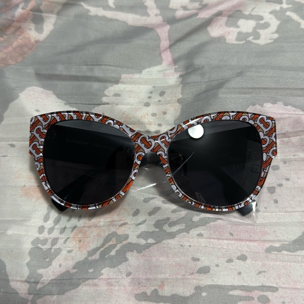 Burberry logo sunglasses